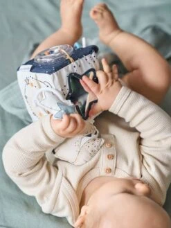 Cube D'activités à Suspendre CÉLESTE Bleu - Vertbaudet 11 Cube D'activités à Suspendre CÉLESTE Bleu - Vertbaudet -Premier âge Boutieque cube dactivites a suspendre celeste 3